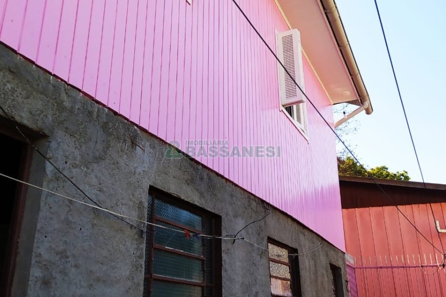 Casa com 160m², 4 dormitórios, no bairro São Leopoldo em Caxias do Sul para Comprar