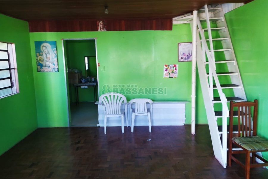 Casa com 160m², 4 dormitórios, no bairro São Leopoldo em Caxias do Sul para Comprar