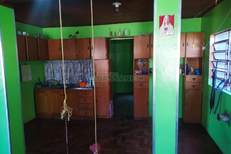 Casa com 160m², 4 dormitórios, no bairro São Leopoldo em Caxias do Sul para Comprar