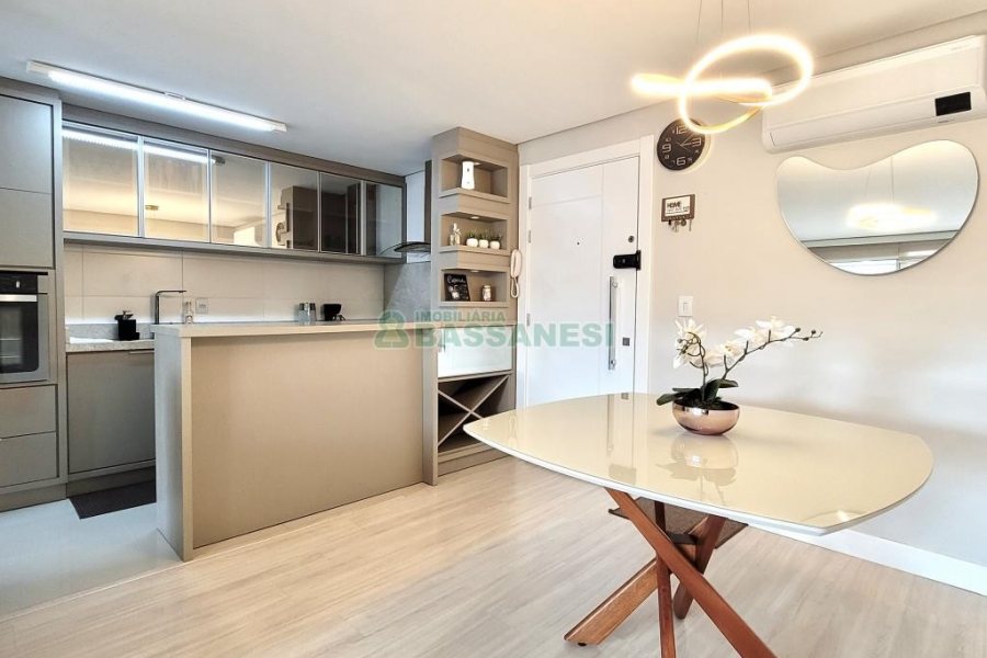 Apto Mobiliado com 85m², 2 dormitórios, 2 vagas, no bairro Panazzolo em Caxias do Sul para Alugar