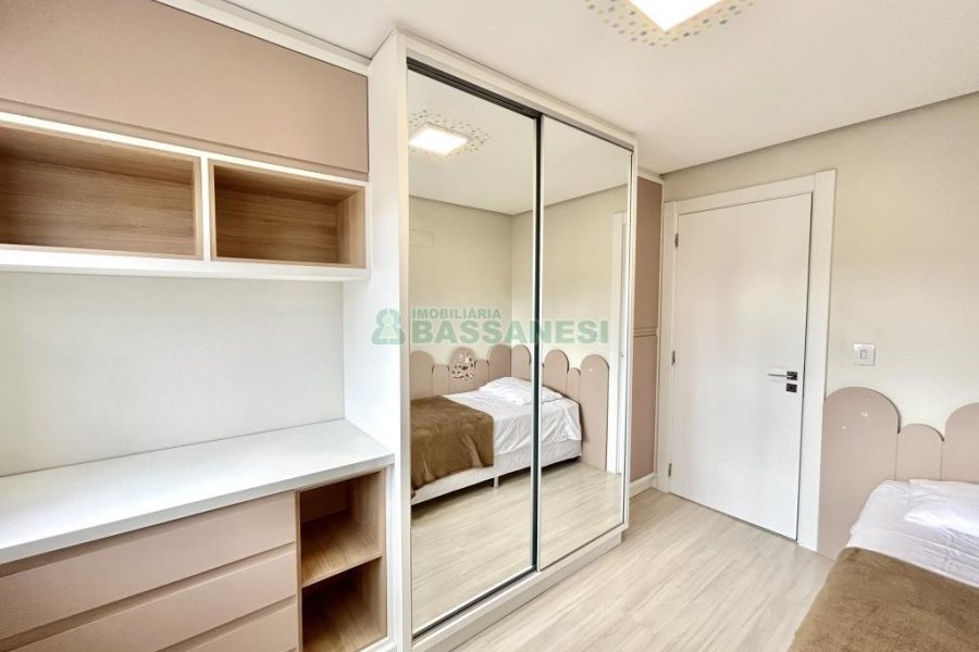 Apto Mobiliado com 85m², 2 dormitórios, 2 vagas, no bairro Panazzolo em Caxias do Sul para Alugar