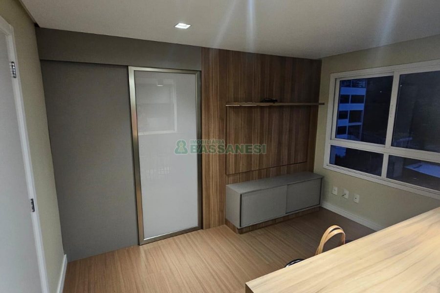 Apto Mobiliado com 40m², 1 dormitório, 1 vaga, no bairro Lourdes em Caxias do Sul para Alugar