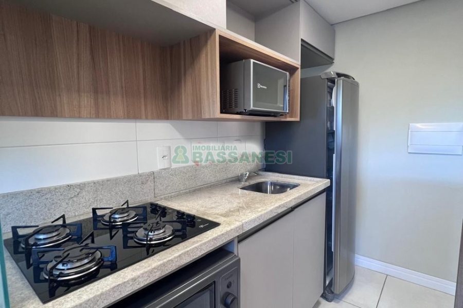 Apto Mobiliado com 40m², 1 dormitório, 1 vaga, no bairro Lourdes em Caxias do Sul para Alugar