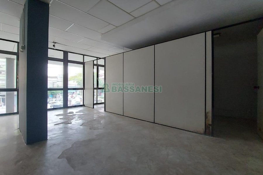 Loja com 142m², no bairro São Pelegrino em Caxias do Sul para Alugar ou Comprar