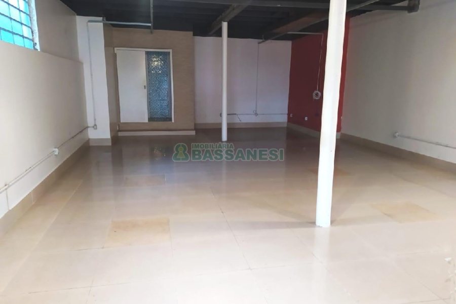 Loja com 84m², no bairro Medianeira em Caxias do Sul para Alugar
