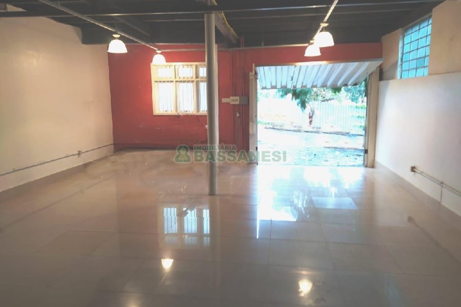 Loja com 84m², no bairro Medianeira em Caxias do Sul para Alugar
