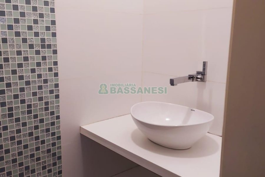 Loja com 84m², no bairro Medianeira em Caxias do Sul para Alugar