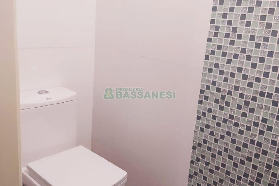 Loja com 84m², no bairro Medianeira em Caxias do Sul para Alugar