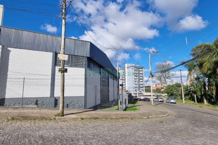 Pavilhão com 380m², no bairro Nossa Senhora de Fátima em Caxias do Sul para Alugar