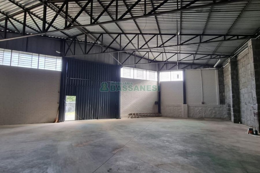 Pavilhão com 380m², no bairro Nossa Senhora de Fátima em Caxias do Sul para Alugar