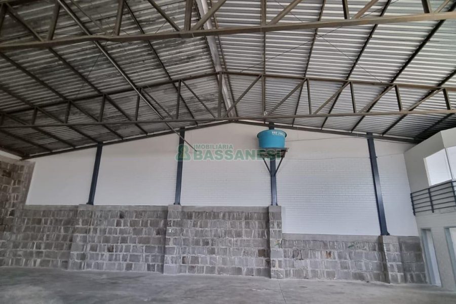 Pavilhão com 380m², no bairro Nossa Senhora de Fátima em Caxias do Sul para Alugar