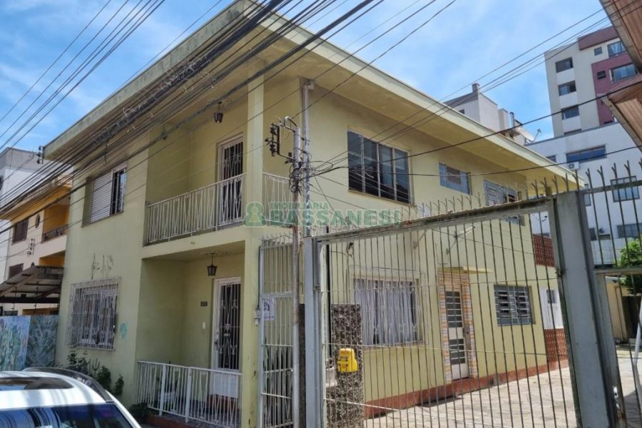 Casa com 200m², 3 dormitórios, 1 vaga, no bairro Rio Branco em Caxias do Sul para Comprar