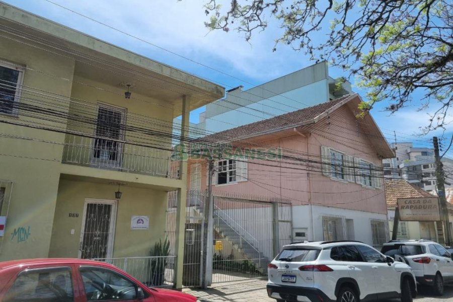 Casa com 200m², 3 dormitórios, 1 vaga, no bairro Rio Branco em Caxias do Sul para Comprar