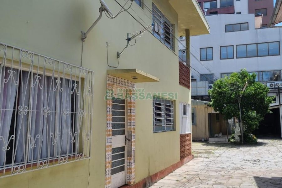 Casa com 200m², 3 dormitórios, 1 vaga, no bairro Rio Branco em Caxias do Sul para Comprar