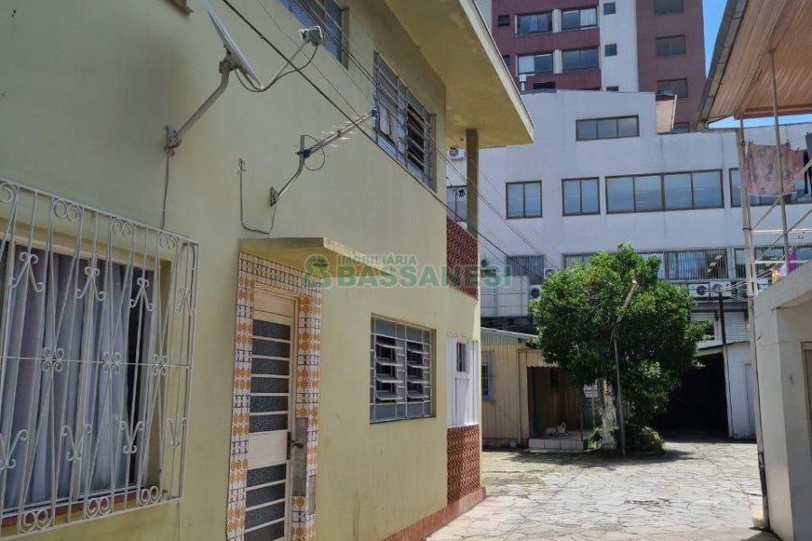 Casa com 200m², 3 dormitórios, 1 vaga, no bairro Rio Branco em Caxias do Sul para Comprar