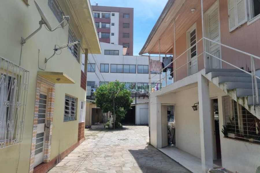 Casa com 200m², 3 dormitórios, 1 vaga, no bairro Rio Branco em Caxias do Sul para Comprar