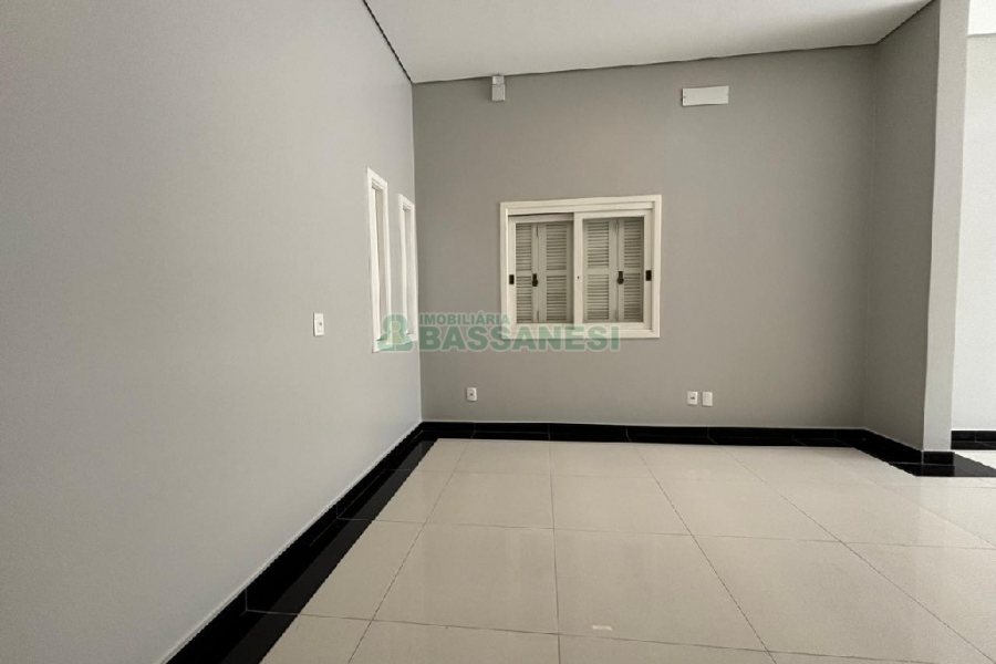 Loja com 57m², no bairro Lourdes em Caxias do Sul para Alugar