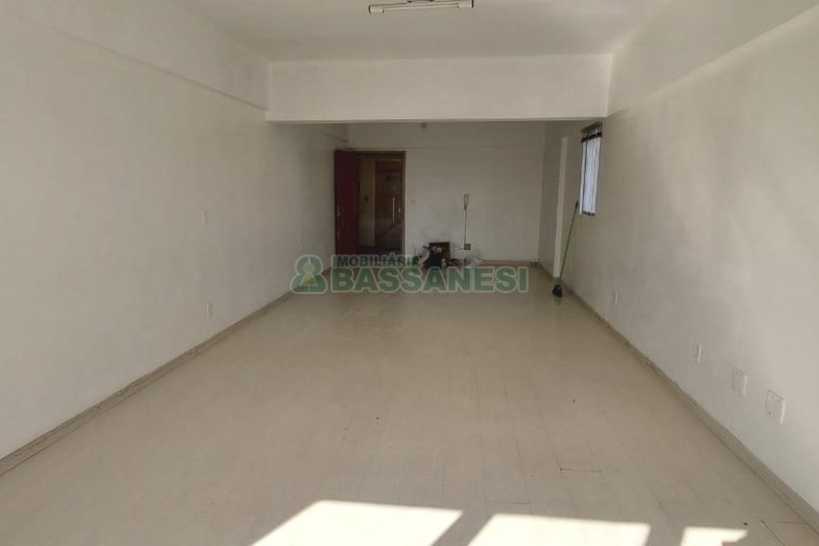 Sala com 44m², no bairro Centro em Caxias do Sul para Comprar