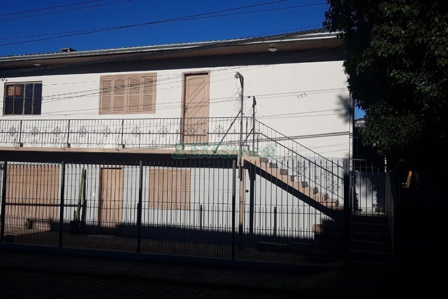 Casa, 4 dormitórios, 1 vaga, no bairro São José em Caxias do Sul para Comprar