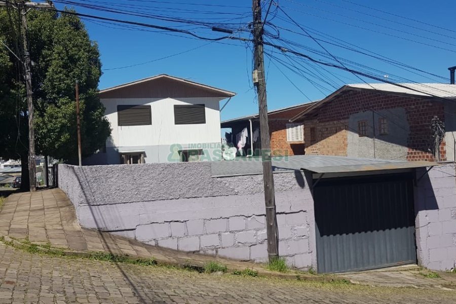 Casa, 4 dormitórios, 1 vaga, no bairro São José em Caxias do Sul para Comprar