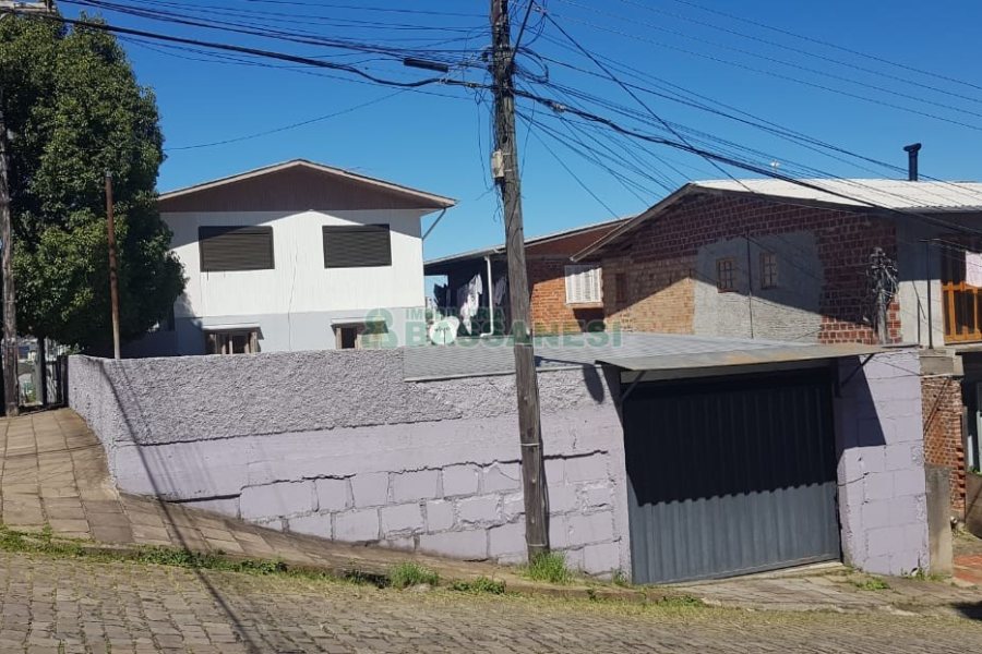 Casa, 4 dormitórios, 1 vaga, no bairro São José em Caxias do Sul para Comprar
