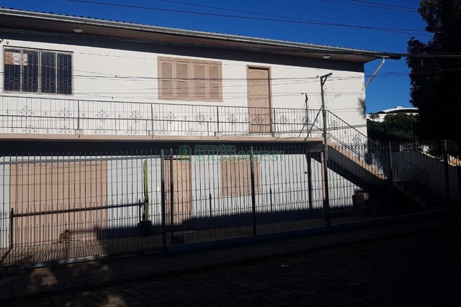 Casa, 4 dormitórios, 1 vaga, no bairro São José em Caxias do Sul para Comprar