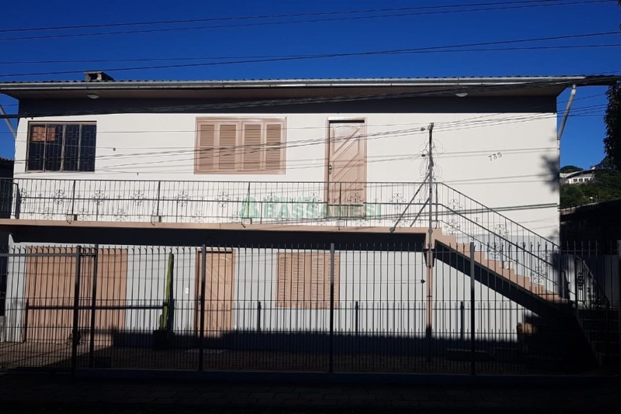 Casa, 4 dormitórios, 1 vaga, no bairro São José em Caxias do Sul para Comprar