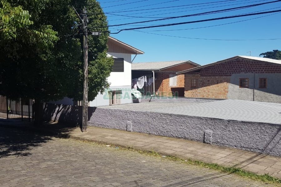 Casa, 4 dormitórios, 1 vaga, no bairro São José em Caxias do Sul para Comprar