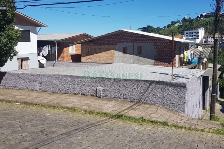 Casa, 4 dormitórios, 1 vaga, no bairro São José em Caxias do Sul para Comprar