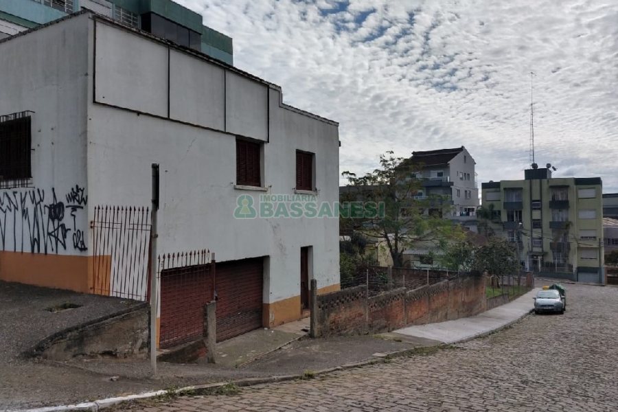 Casa com 100m², 3 dormitórios, no bairro Sagrada Família em Caxias do Sul para Comprar