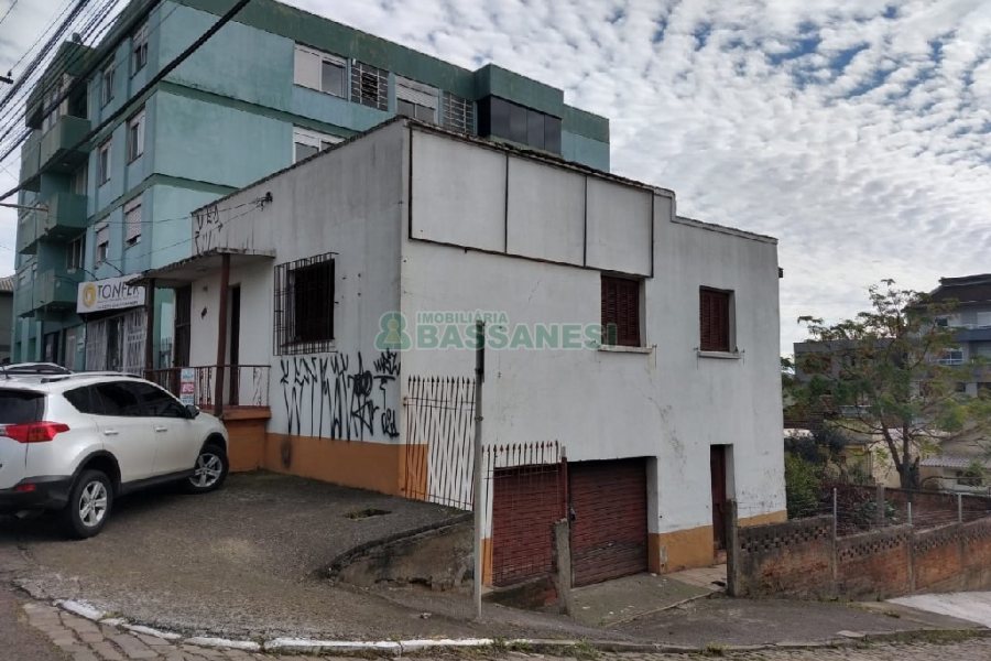 Casa com 100m², 3 dormitórios, no bairro Sagrada Família em Caxias do Sul para Comprar