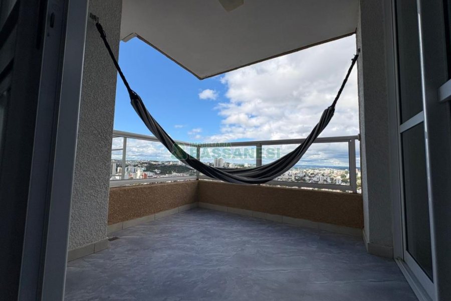 Apto Mobiliado com 111m², 3 dormitórios, 2 vagas, no bairro Cristo Redentor em Caxias do Sul para Alugar