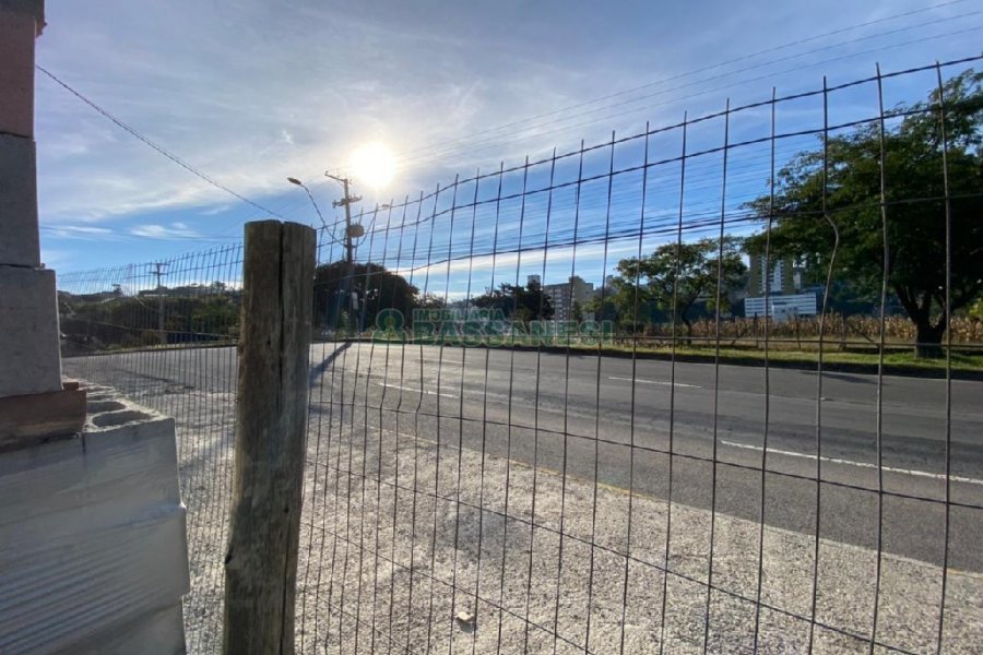 Terreno com 804m², no bairro São Leopoldo em Caxias do Sul para Comprar