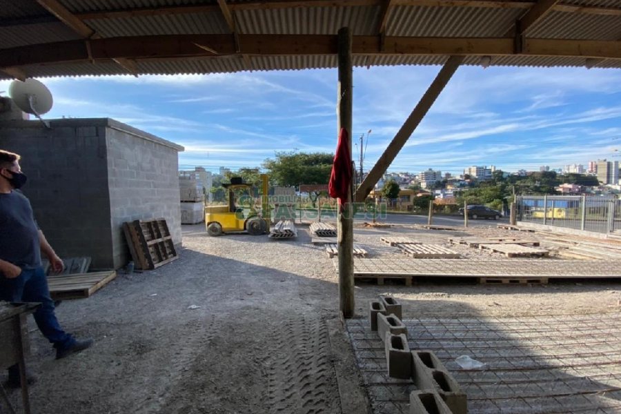 Terreno com 804m², no bairro São Leopoldo em Caxias do Sul para Comprar