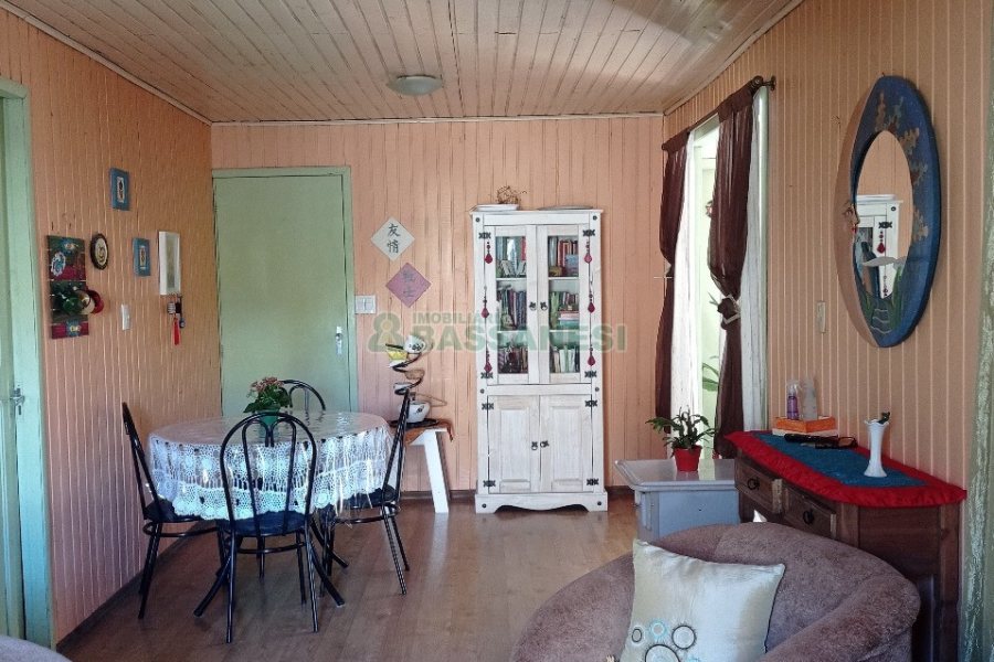 Casa com 112m², 2 dormitórios, 1 vaga, no bairro Santa Corona em Caxias do Sul para Comprar