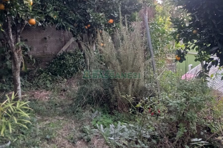 Casa com 112m², 2 dormitórios, 1 vaga, no bairro Santa Corona em Caxias do Sul para Comprar