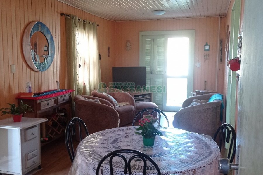 Casa com 112m², 2 dormitórios, 1 vaga, no bairro Santa Corona em Caxias do Sul para Comprar