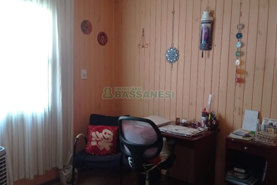 Casa com 112m², 2 dormitórios, 1 vaga, no bairro Santa Corona em Caxias do Sul para Comprar