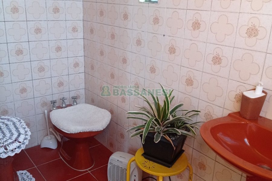 Casa com 112m², 2 dormitórios, 1 vaga, no bairro Santa Corona em Caxias do Sul para Comprar