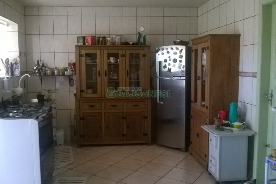 Casa com 112m², 2 dormitórios, 1 vaga, no bairro Santa Corona em Caxias do Sul para Comprar