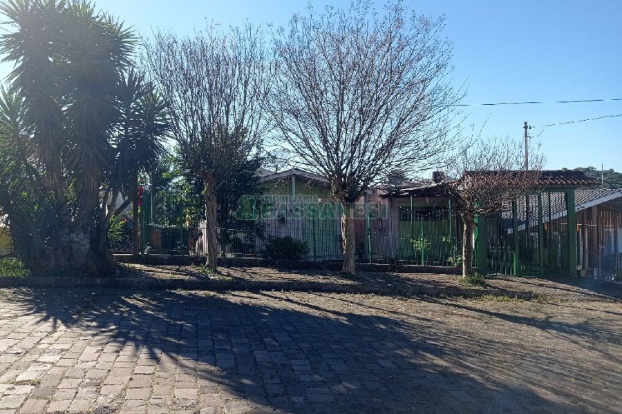 Casa com 112m², 2 dormitórios, 1 vaga, no bairro Santa Corona em Caxias do Sul para Comprar