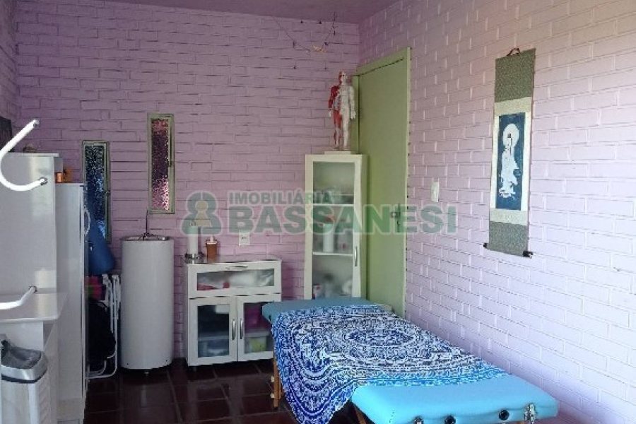 Casa com 112m², 2 dormitórios, 1 vaga, no bairro Santa Corona em Caxias do Sul para Comprar