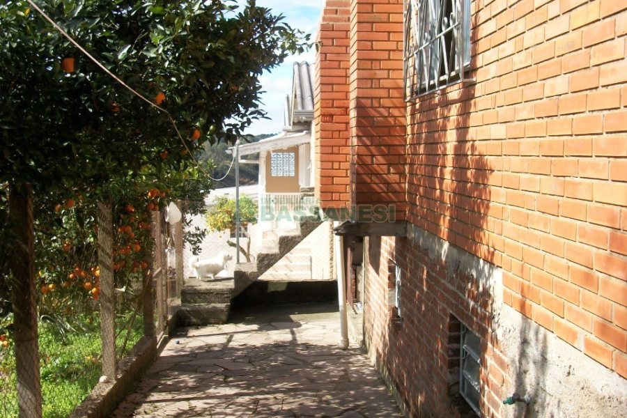 Casa com 112m², 2 dormitórios, 1 vaga, no bairro Santa Corona em Caxias do Sul para Comprar