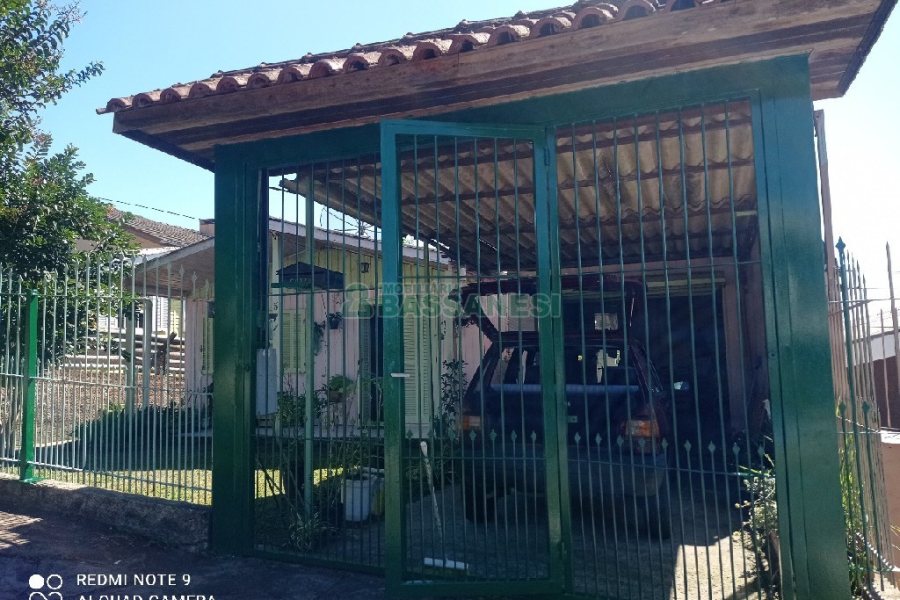 Casa com 112m², 2 dormitórios, 1 vaga, no bairro Santa Corona em Caxias do Sul para Comprar