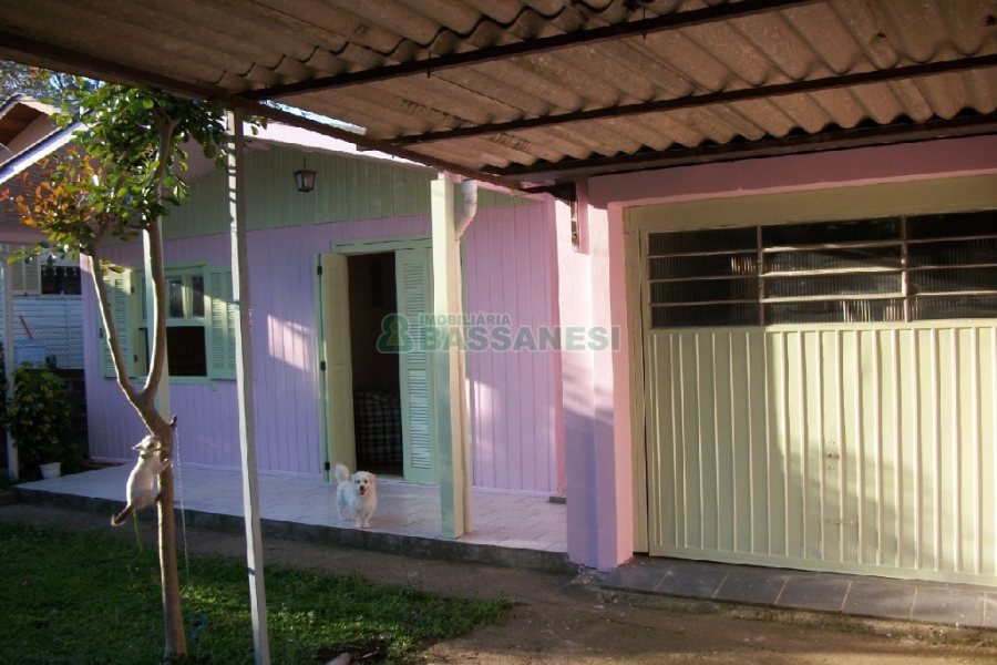 Casa com 112m², 2 dormitórios, 1 vaga, no bairro Santa Corona em Caxias do Sul para Comprar