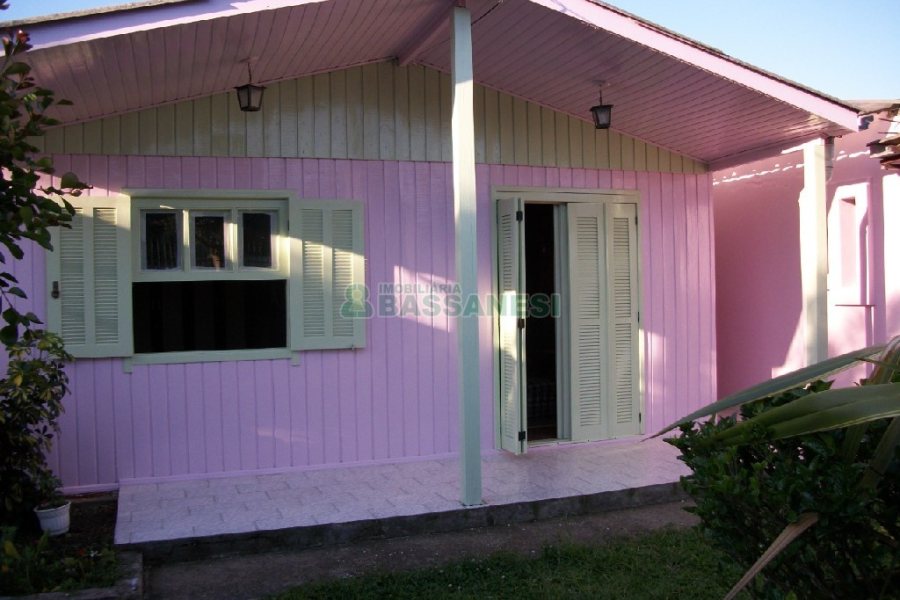 Casa com 112m², 2 dormitórios, 1 vaga, no bairro Santa Corona em Caxias do Sul para Comprar