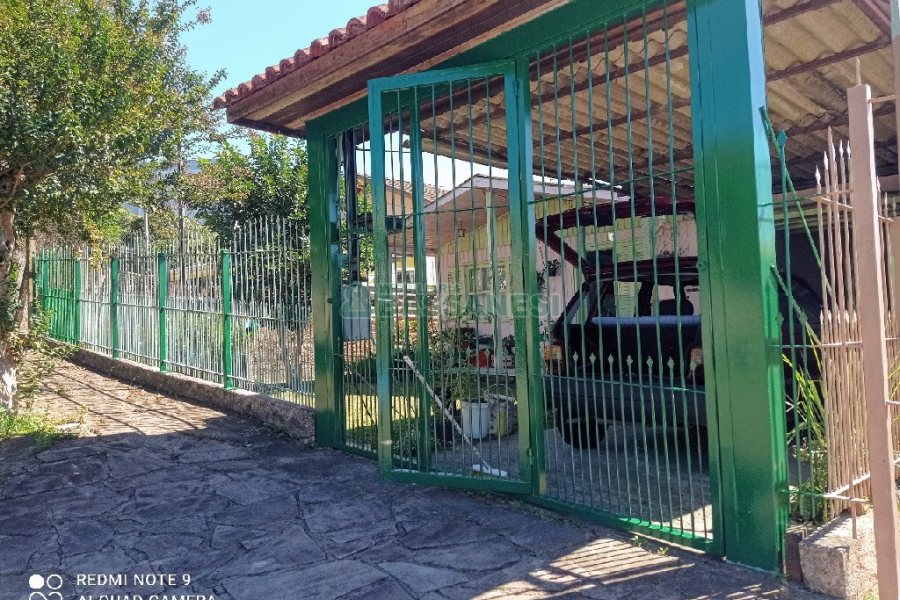 Casa com 112m², 2 dormitórios, 1 vaga, no bairro Santa Corona em Caxias do Sul para Comprar