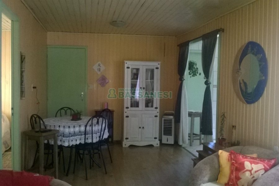 Casa com 112m², 2 dormitórios, 1 vaga, no bairro Santa Corona em Caxias do Sul para Comprar