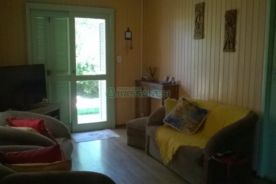 Casa com 112m², 2 dormitórios, 1 vaga, no bairro Santa Corona em Caxias do Sul para Comprar