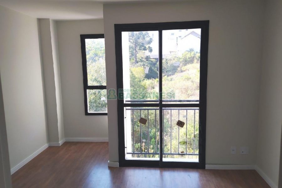 Sobrado com 86m², 2 dormitórios, 2 vagas, no bairro Nossa Senhora da Saúde em Caxias do Sul para Comprar